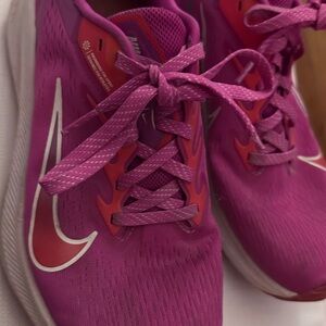 Nike Women's Fuchsia Athletic Sneakers
